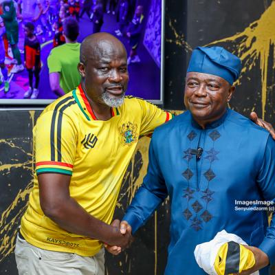 Watch the moment Kaysports CEO Kwame Owusu-Ameyaw honoured Ghanaian football icon Abedi Pele