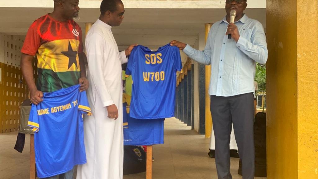 Kaysports Presents Customized Sports Jerseys To Opoku Ware School